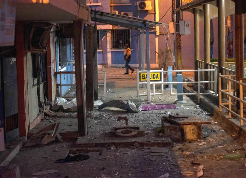 En Durán colocaron una bomba que destruyó parte de la infraestructura del Municipio.