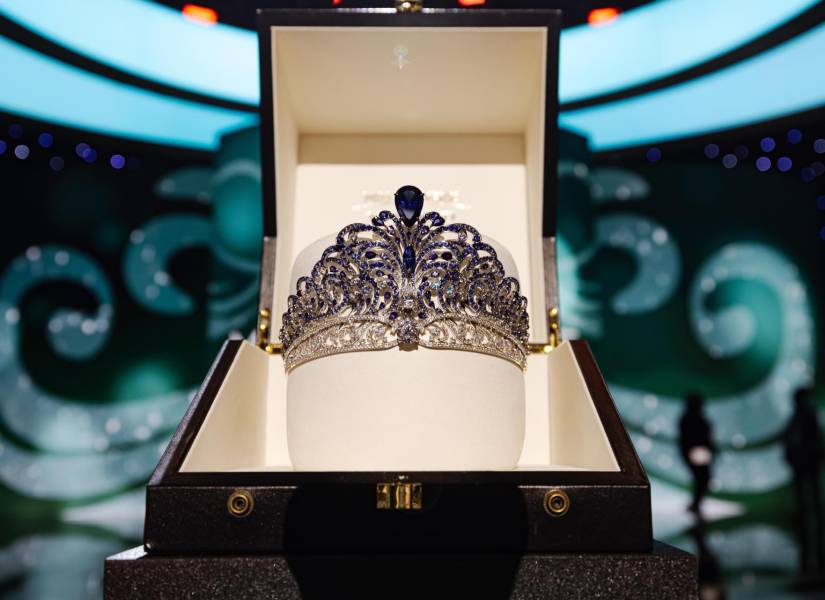 Fotografía cedida por Miss Universo donde se muestra la corona elaborada por la firma Mouawad para Miss Universo durante su presentación hoy, en el Ernest N. Morial Convention Center en Nueva Orleans, Luisiana.