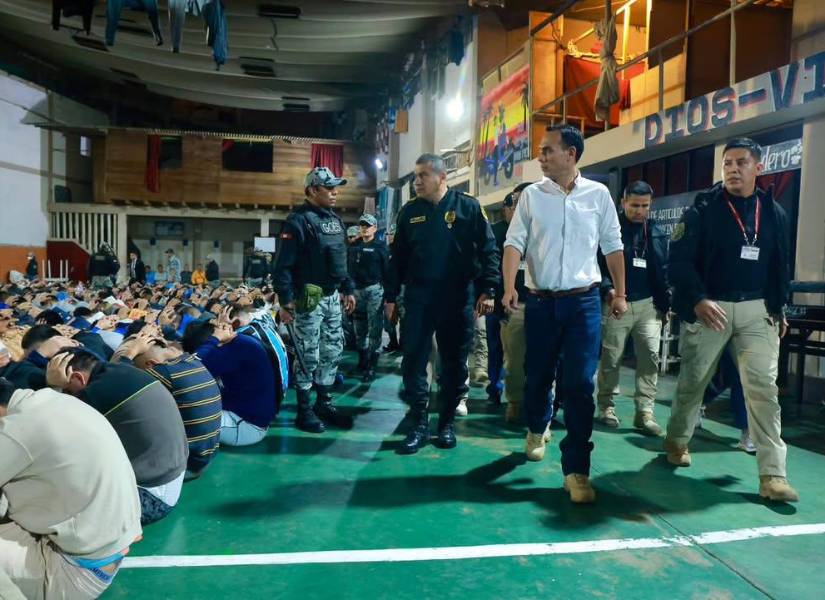 José Jeri frente a un operativo penal Castro Castro junto a la Policía Nacional, el Ministerio Público y el INPE.