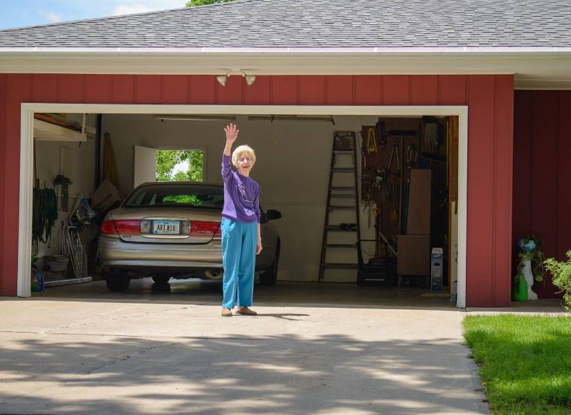 La primera despedida sin el padre de Deanna (2013)