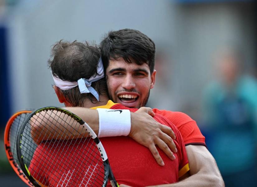 Carlos Alcaraz y Rafael Nadal celebran su clasificación a los Juegos Olímpicos de París 2024