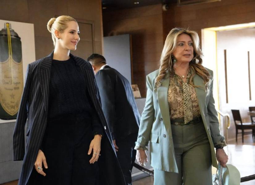 Lavinia junto a Ivonne Baki