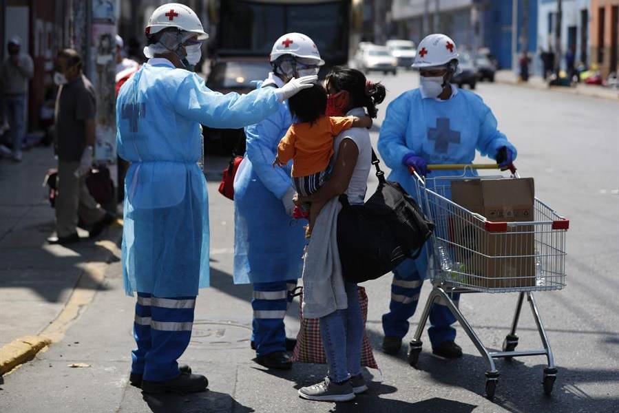 Sin escuela y sin comida, riesgo para niños latinoamericanos por COVID-19