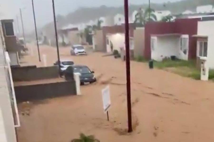 18 sectores de Guayaquil y urbanizaciones de La Aurora se inundaron por las fuertes lluvias de este jueves 27 de marzo