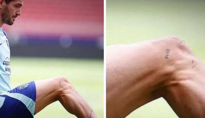 Imagen del tatuaje de Rodri De Paul con '04-05'.