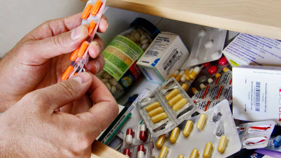 6 de cada 10 pacientes se automedican por COVID-19