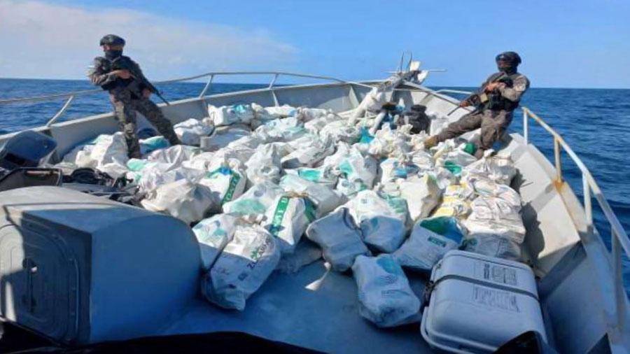 Detienen a dos ecuatorianos con 4 toneladas de cocaína en El Salvador