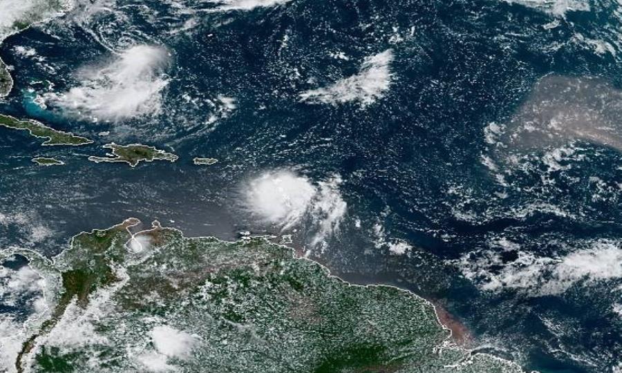Dominicanos se preparan ante tormenta tropical Dorian