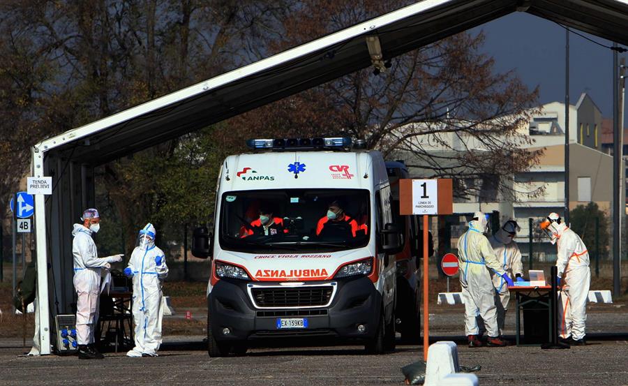 COVID: médicos piden cierre total de Italia