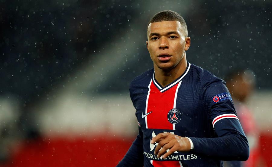 Mbappé ralentiza la renovación con el PSG