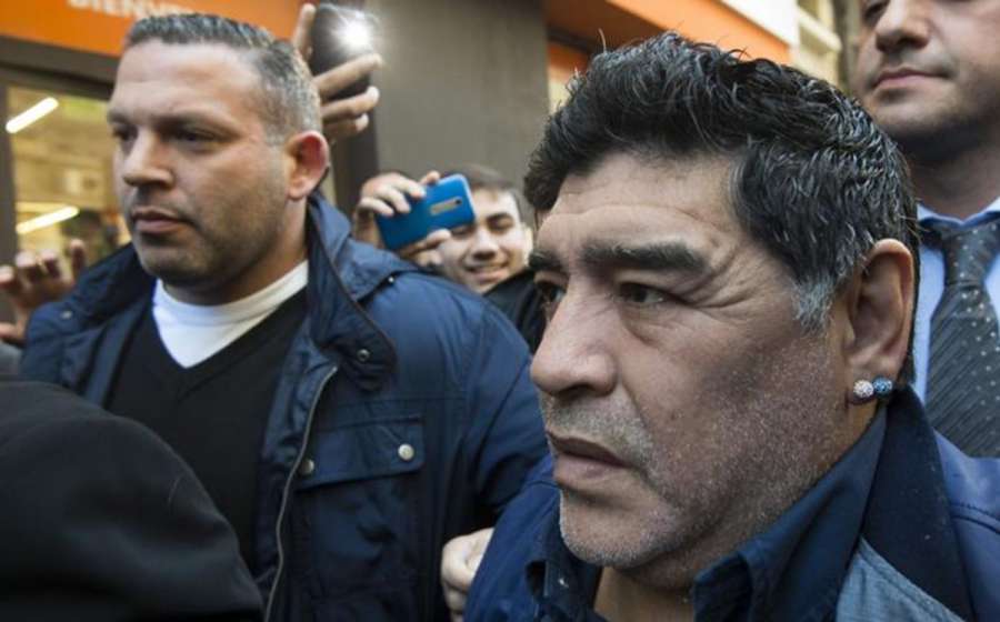 Maradona no pudo salir de Argentina