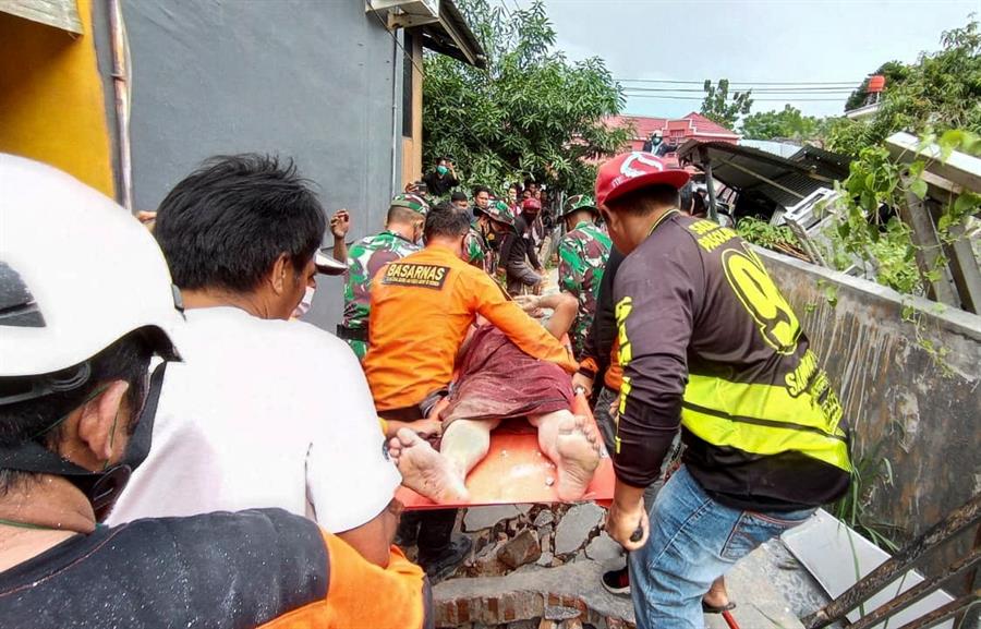 Suben a 34 los muertos y más de 600 heridos por terremoto en Indonesia