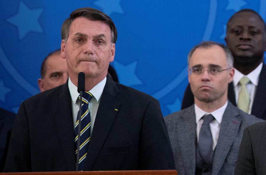 Justicia brasileña exige que Bolsonaro haga públicos sus exámenes de COVID-19