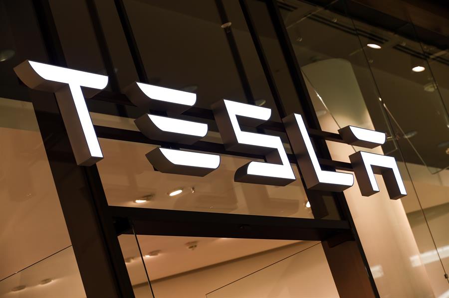 Tesla sigue escalando en Wall Street y ya vale más que Facebook