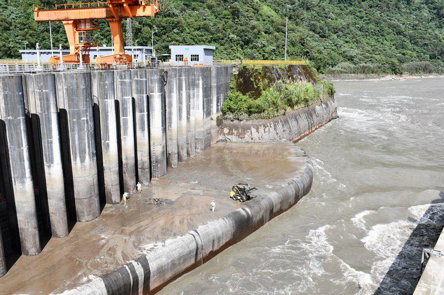 La limpieza de sedimentos de la central Coca Codo se realiza durante este fin de semana