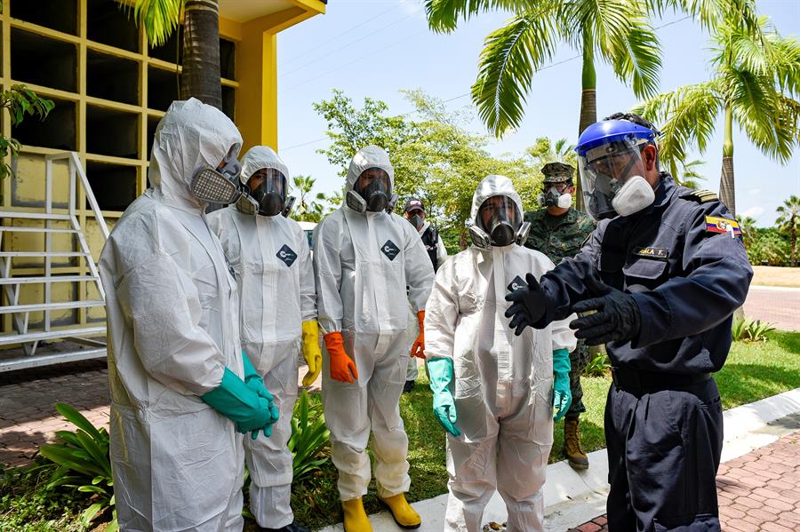 Colegio de Médicos de Pichincha pide más restricciones en feriado