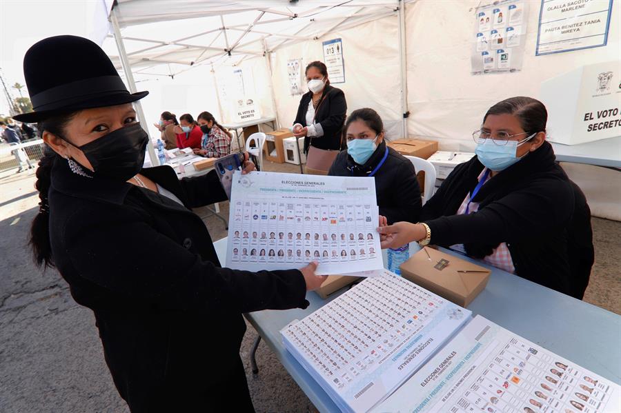 Ecuatorianos votan en España entre medidas de bioseguridad