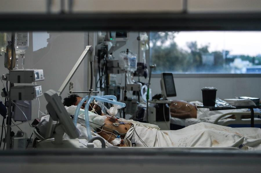 Variación de COVID-19 alerta a médicos en Ecuador