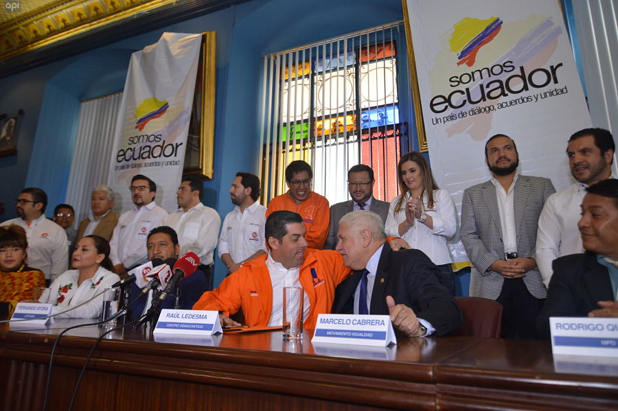 Nuevo frente de &quot;Somos Ecuador&quot; en Azuay apoya a Consulta Popular
