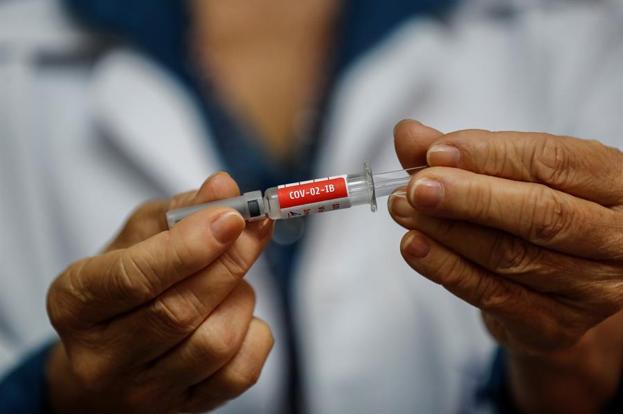 Brasil se propone comprar 46 millones de dosis de vacuna china