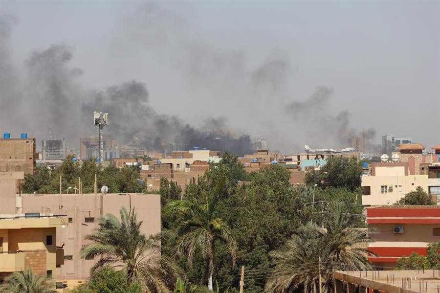 Nuevos enfrentamientos en Sudán mientras evacúan los extranjeros