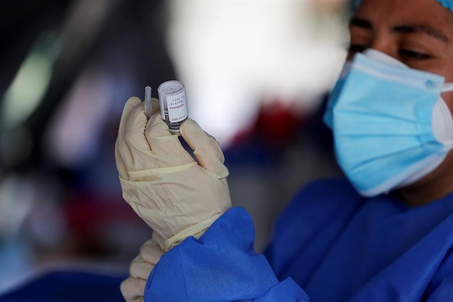 Mayores de 90 años pueden vacunarse sin tener una cita