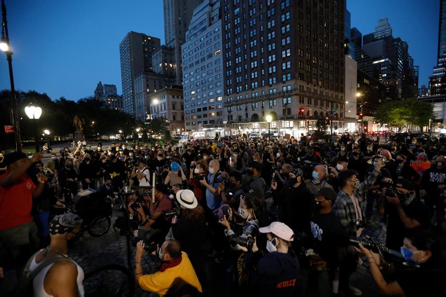 Protestas por absolución de policías que mataron a mujer negra