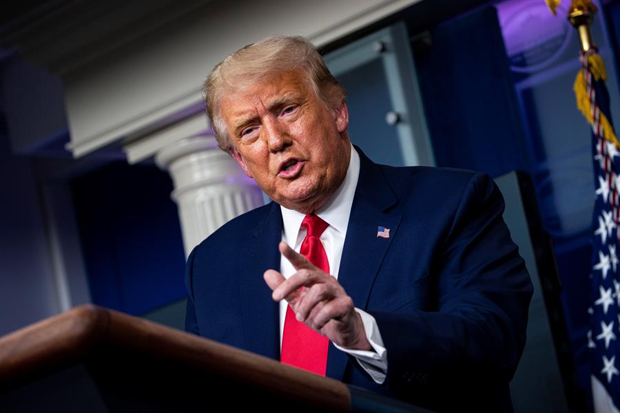 Trump promete 100 millones de dosis de vacuna para fin de año