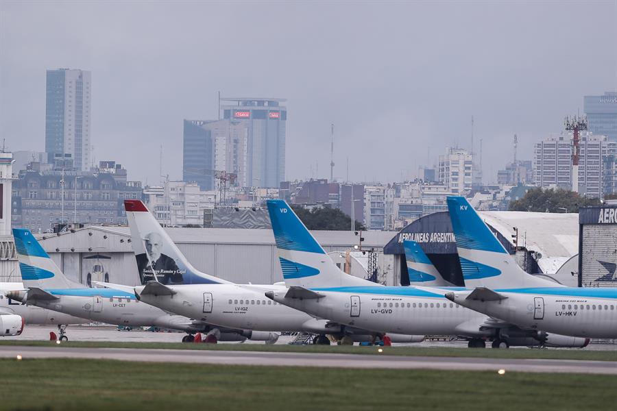 Aerolíneas rechazan que se obligue a dejar asientos vacíos en vuelos