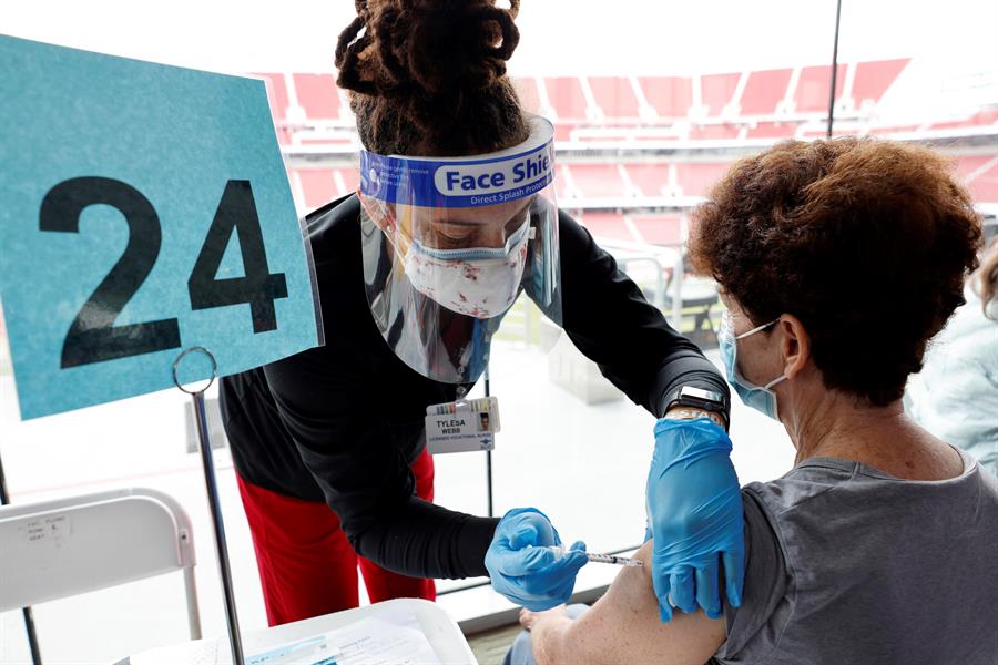 COVID-19: EE.UU. ha vacunado ya al 10 % de su población