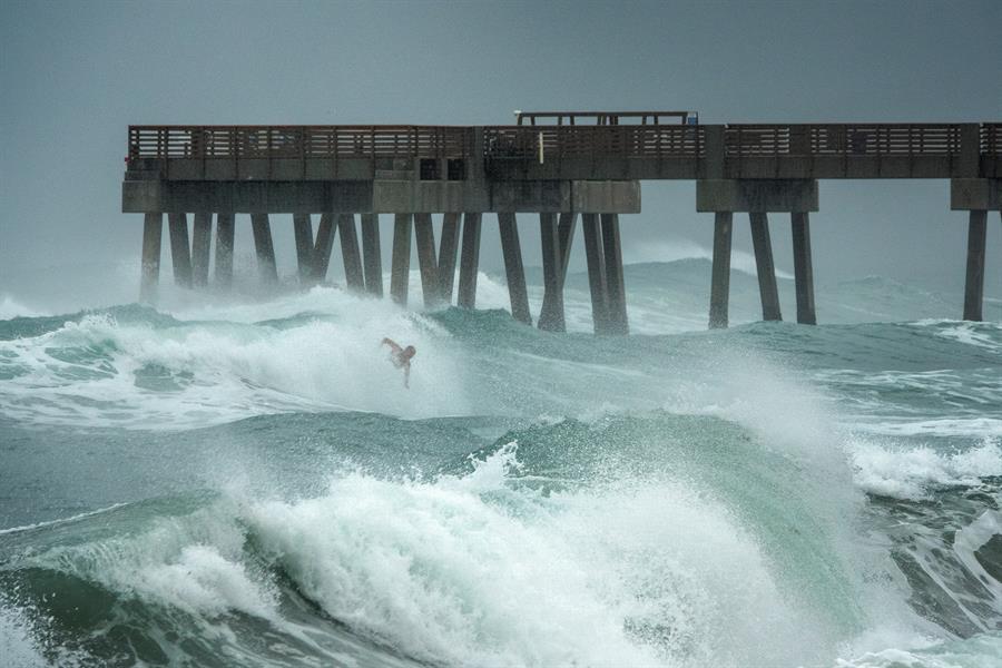 EEUU: Isaías volverá a ser huracán antes de llegar a Carolinas