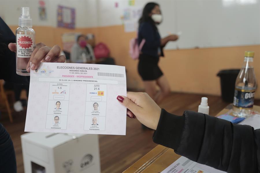 El 12,5 % de ecuatorianos había votado hasta las 09:45 am