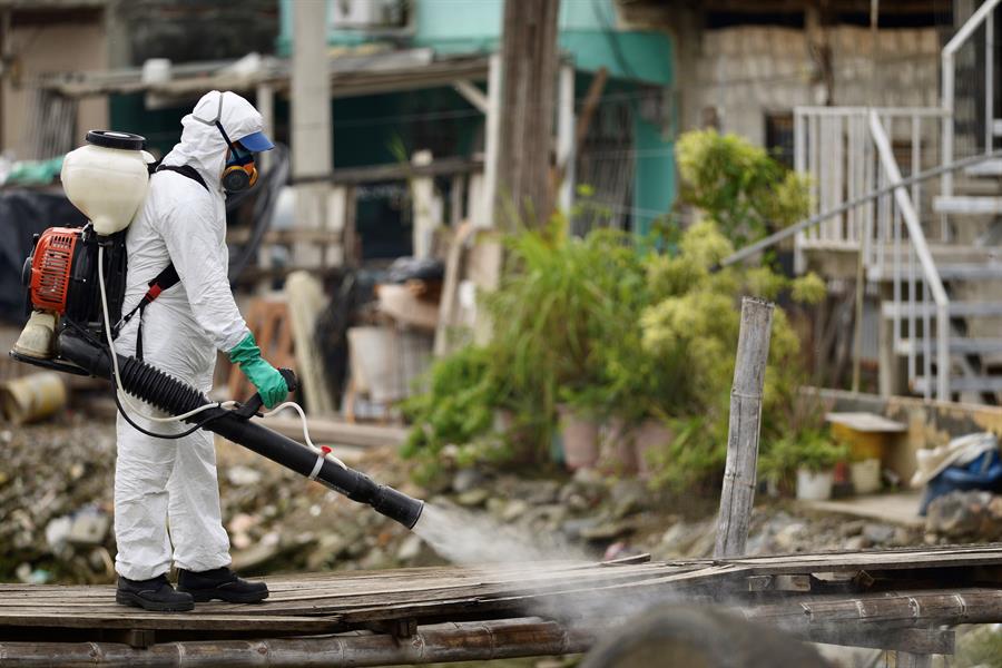 Agua y alcantarillado preocupan más que el COVID-19 en suburbios de Guayaquil