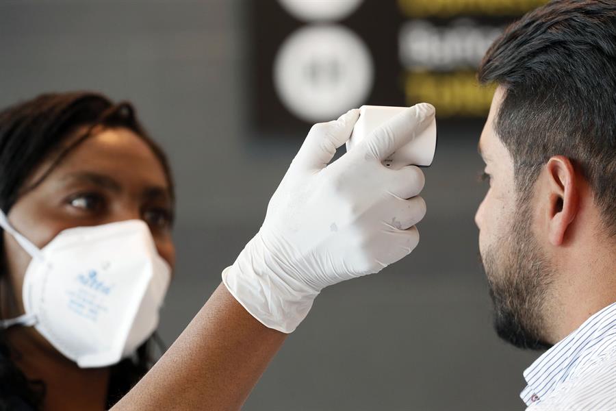 Ecuador eleva a 15 los contagiados por coronavirus