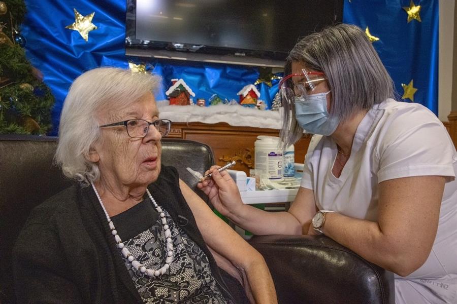 Canadá podría vacunar contra COVID-19 a casi 1 millón de personas para enero