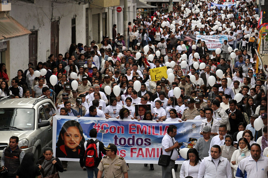 Multitudinaria marcha en Loja como rechazo al asesinato de la menor Emilia Benavides
