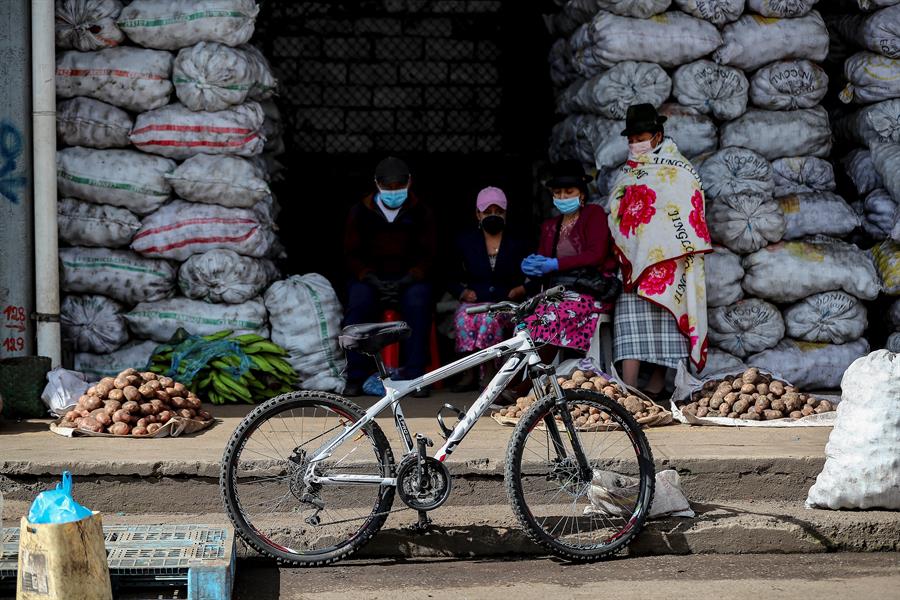 COVID-19: Ecuador registra disminución de casos confirmados diarios