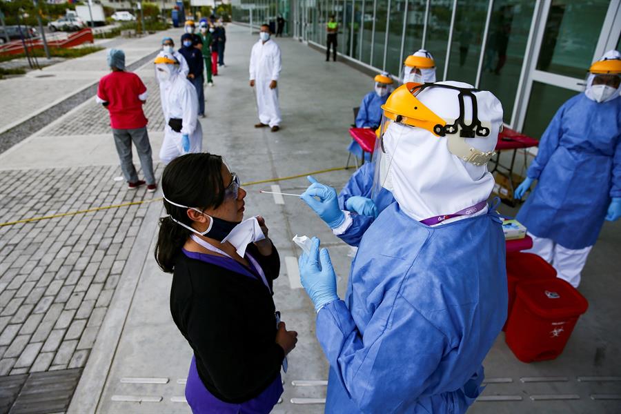 Ecuador anuncia fase simultánea de vacunación para 2 millones de personas