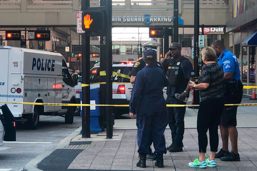 Cuatro muertos, entre ellos el atacante, en tiroteo en banco de EEUU