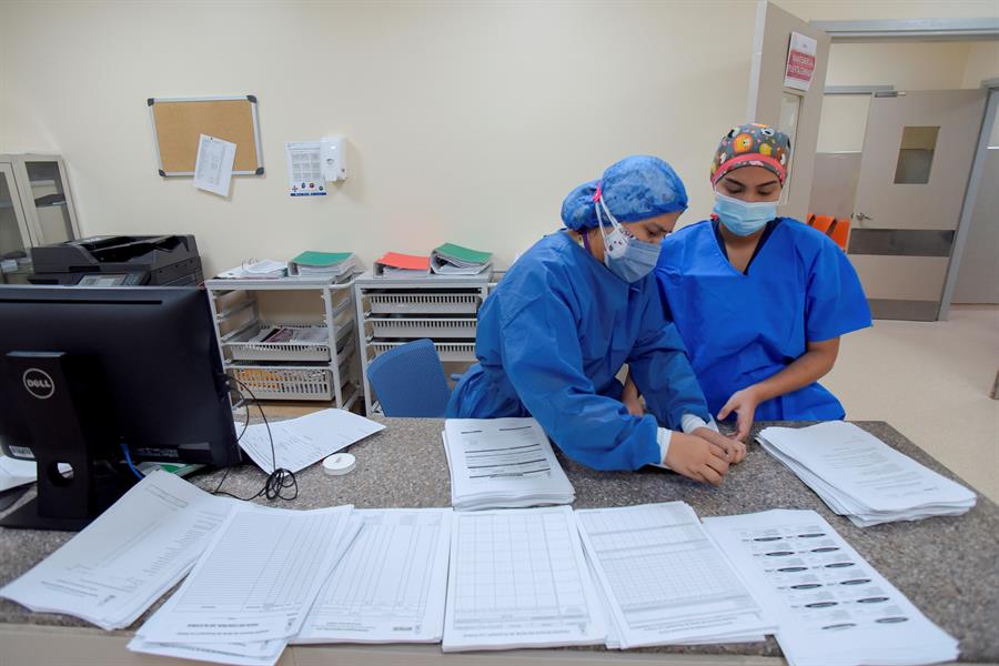 Tras un año del colapso, ¿cómo es la situación de los hospitales en Guayaquil?