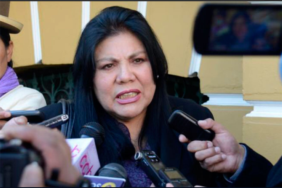 Mujer que admira a Bolsonaro es candidata presidencial en Bolivia