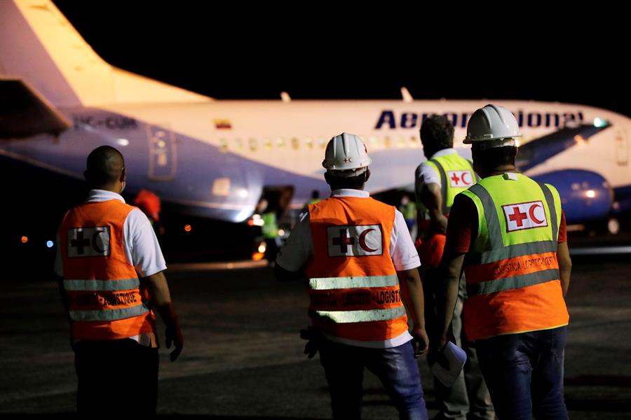 Vuelo con ayuda humanitaria internacional sale desde Panamá rumbo a Ecuador