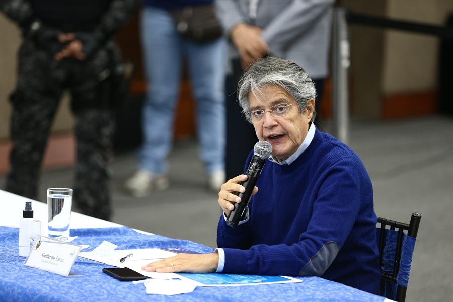 Lasso pide al CNE que resuelva el conflicto de recuento de votos