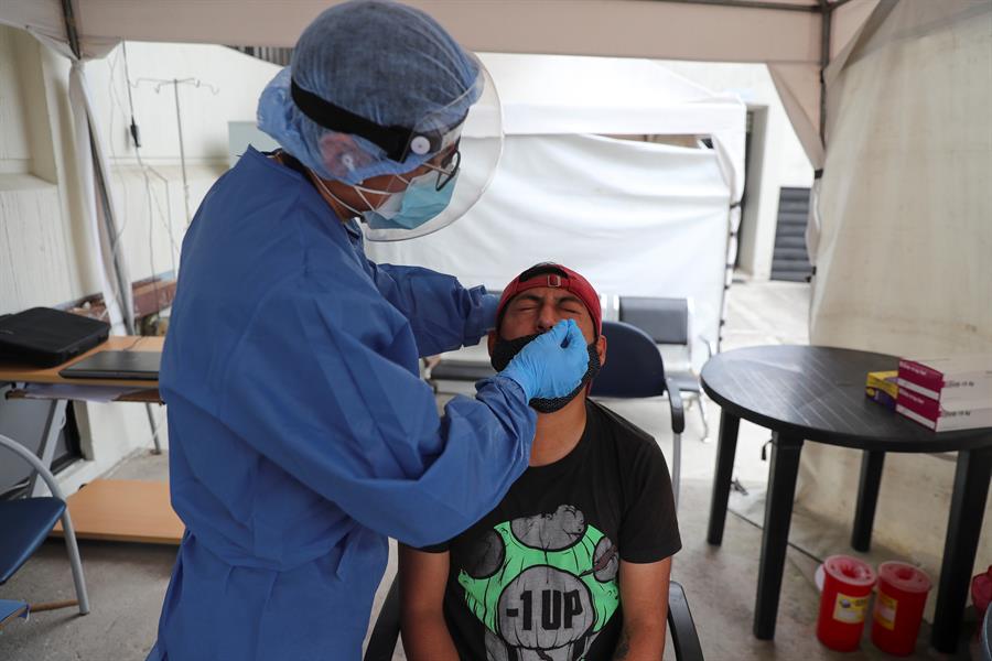 Ecuador recibe 50.800 pruebas PCR donadas por Alemania