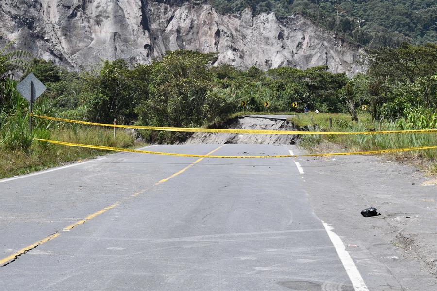 Erosión regresiva en río Coca amenaza carreteras y puentes