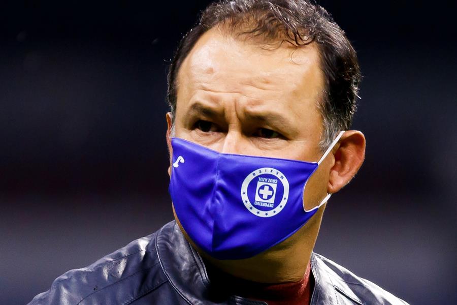 Reynoso no descarta la permanencia en Cruz Azul del ecuatoriano Bryan Angulo