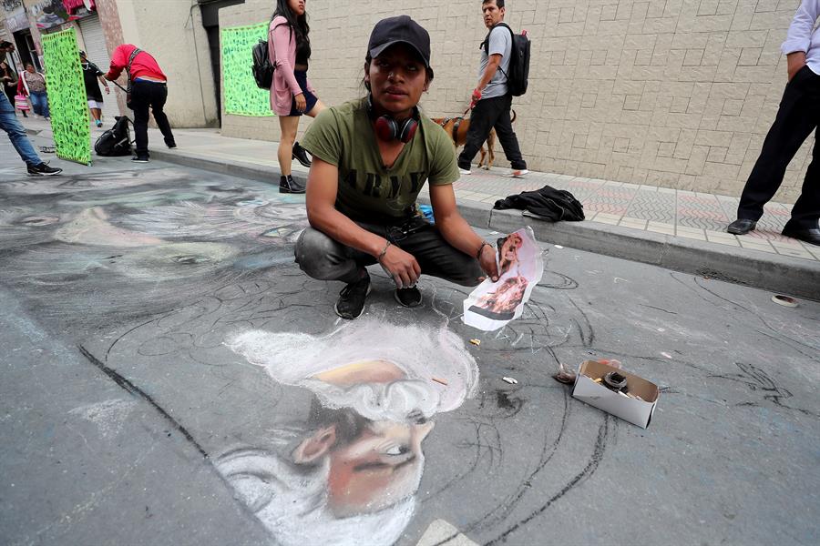 La calle es un enorme lienzo en Festival de Loja