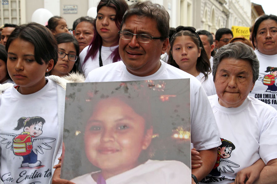 Multitudinaria marcha en Loja como rechazo al asesinato de la menor Emilia Benavides