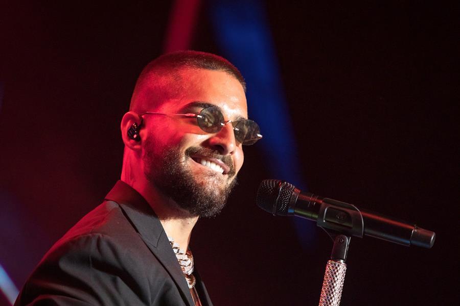 Denuncian a Maluma por no actuar en boda