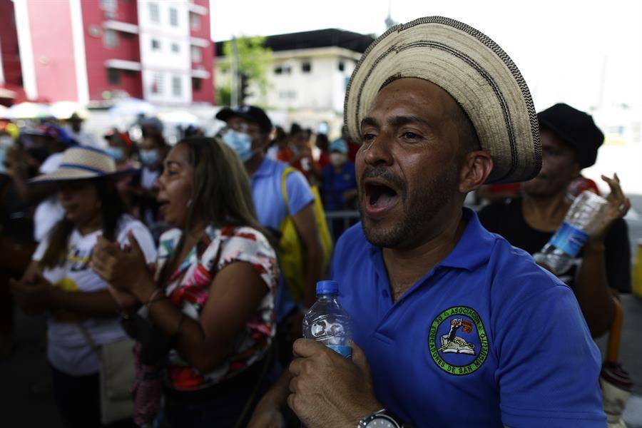 Presidente de Panamá urge al diálogo para solucionar una grave crisis social